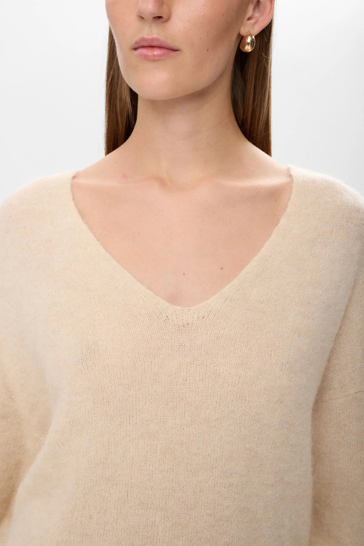 NURIETTE V-NECK PULLOVER