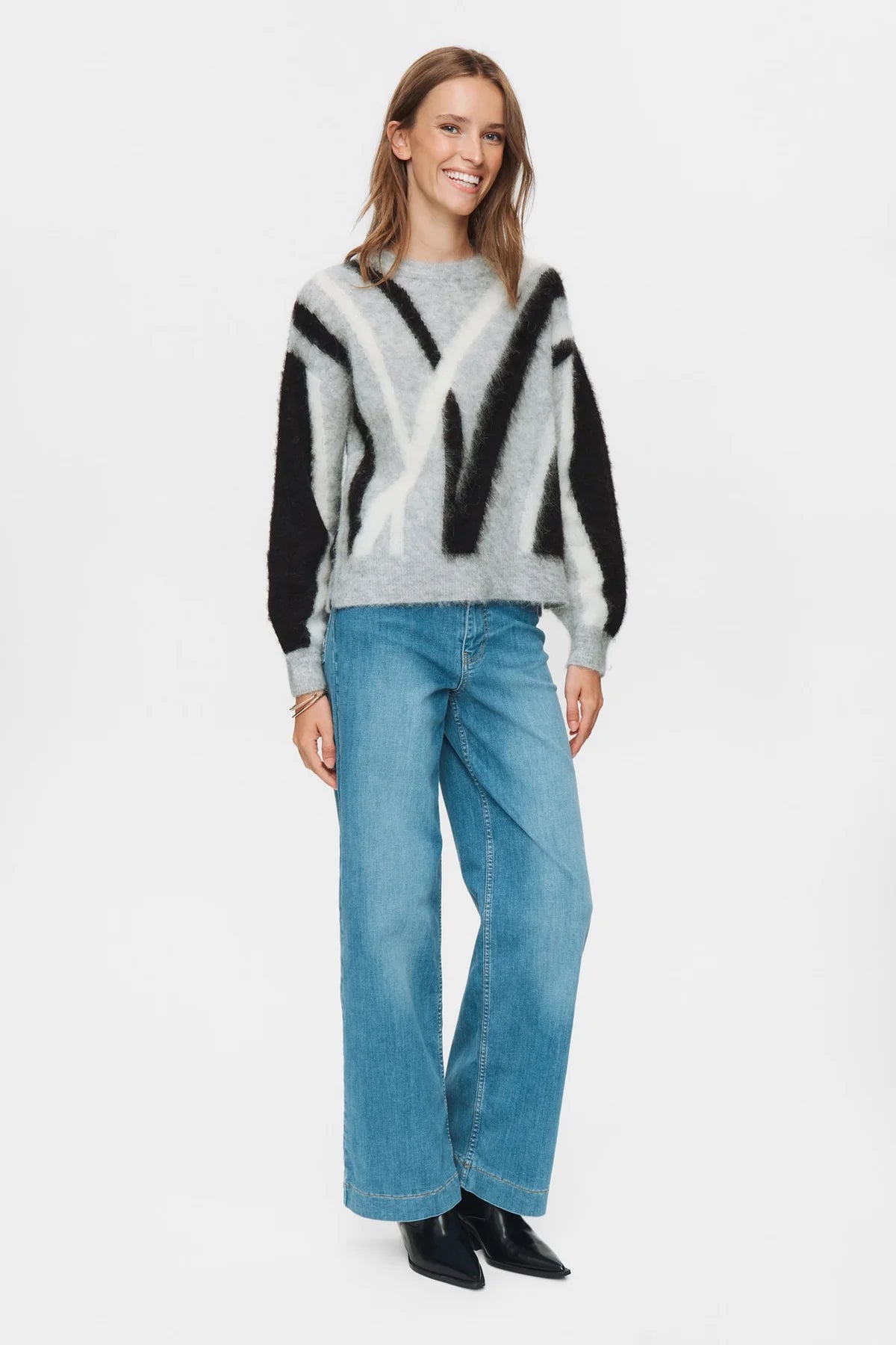 NUSURI BRUSHED PATTERN PULLOVER