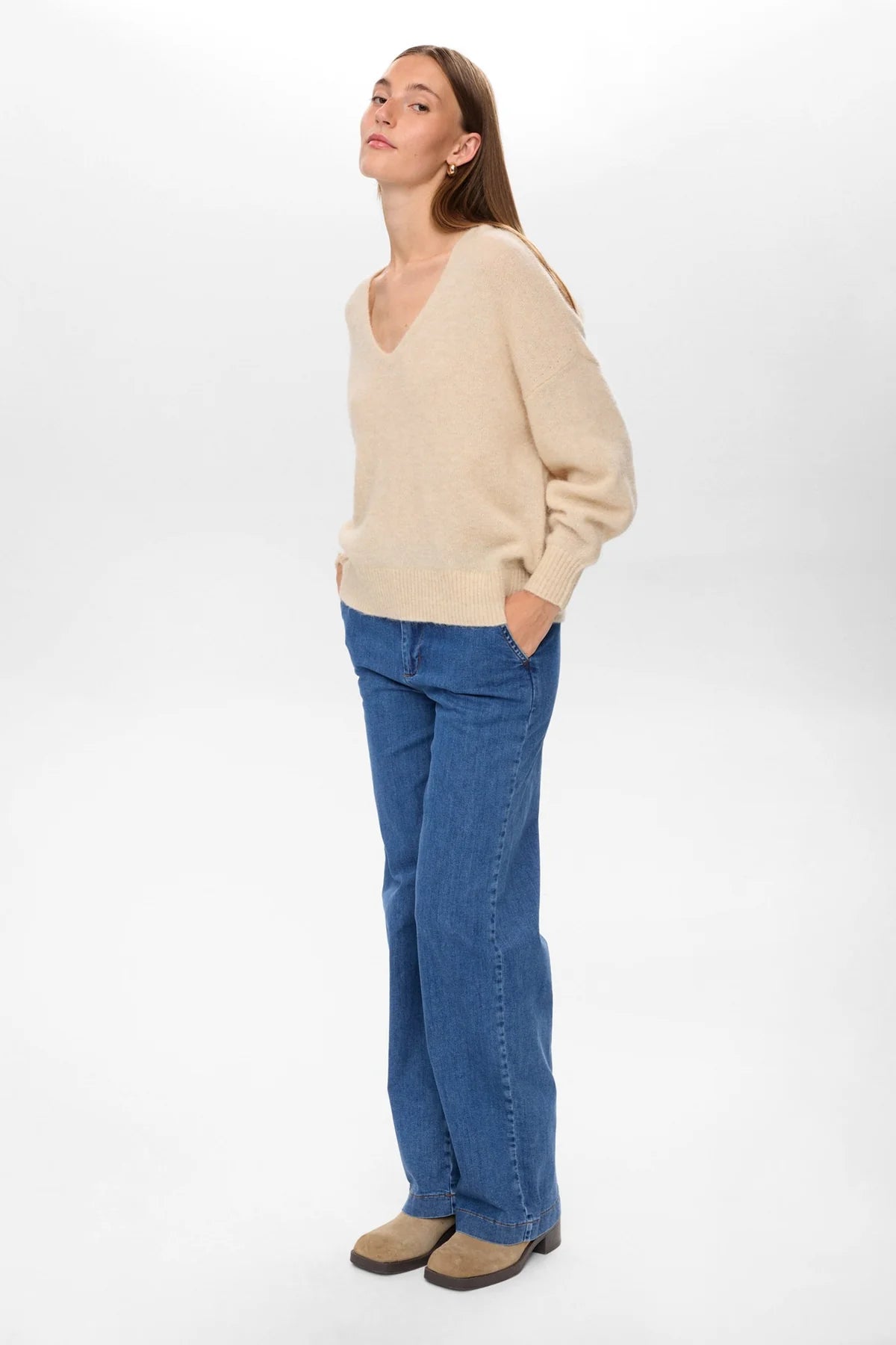 NURIETTE V-NECK PULLOVER