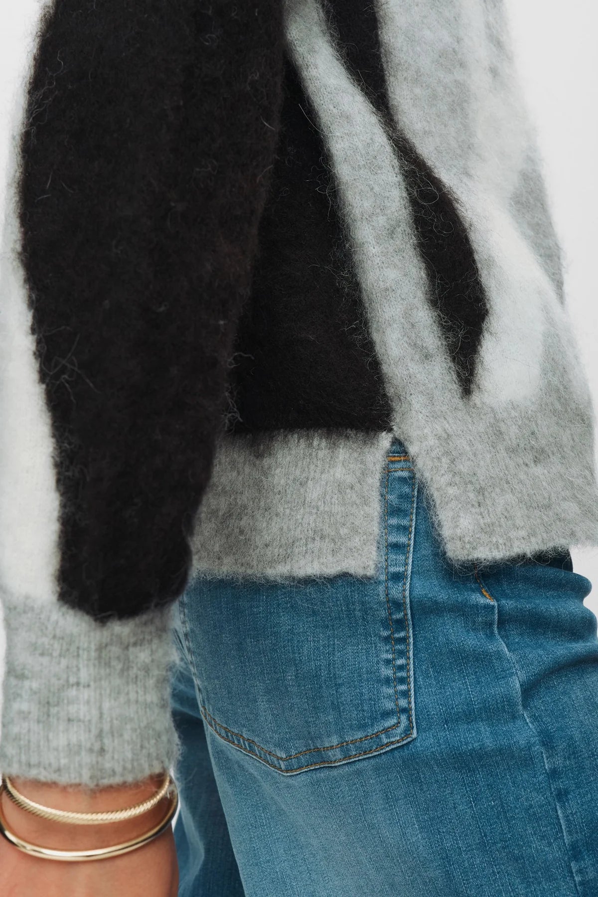 NUSURI BRUSHED PATTERN PULLOVER
