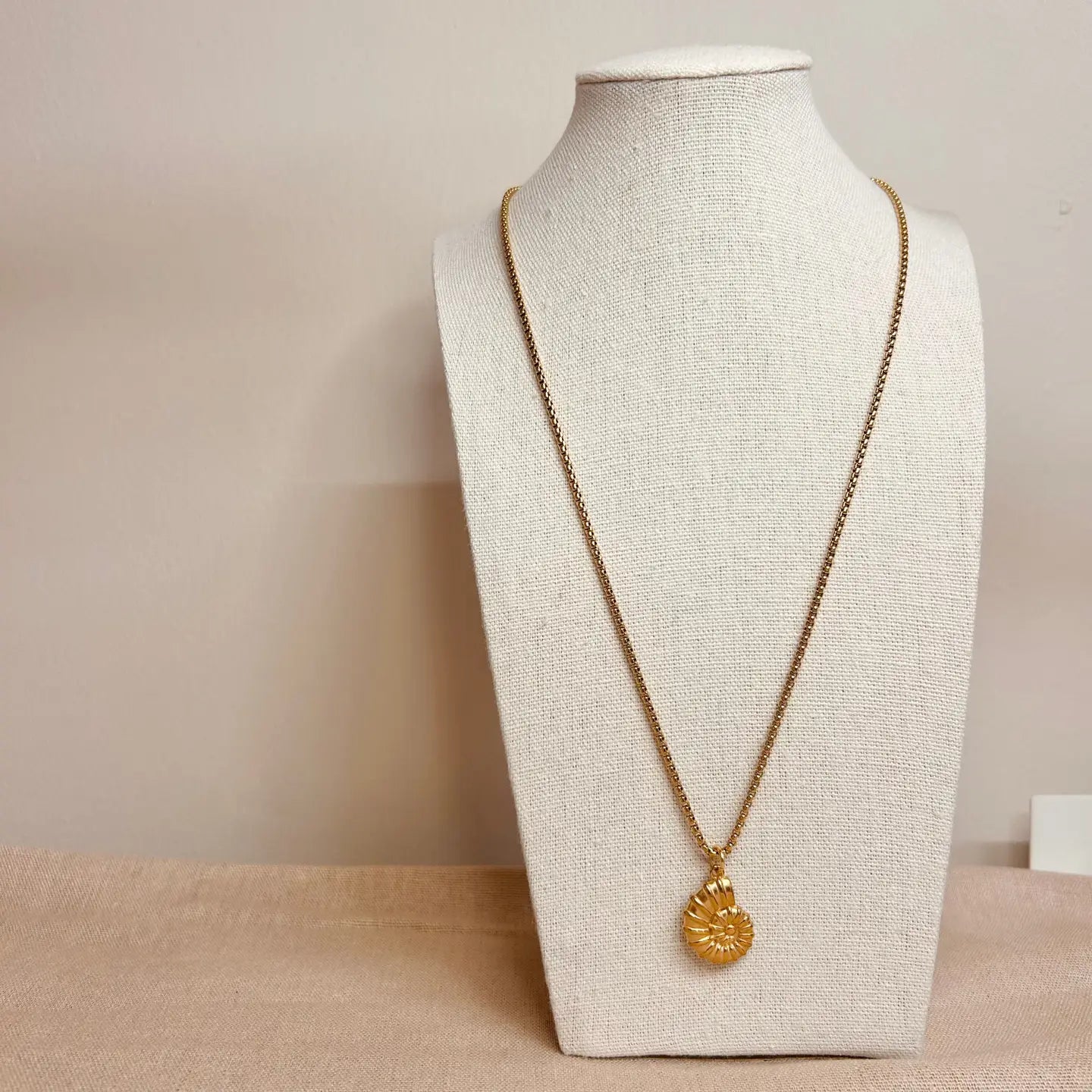 Everyday Shell Pendant Necklace