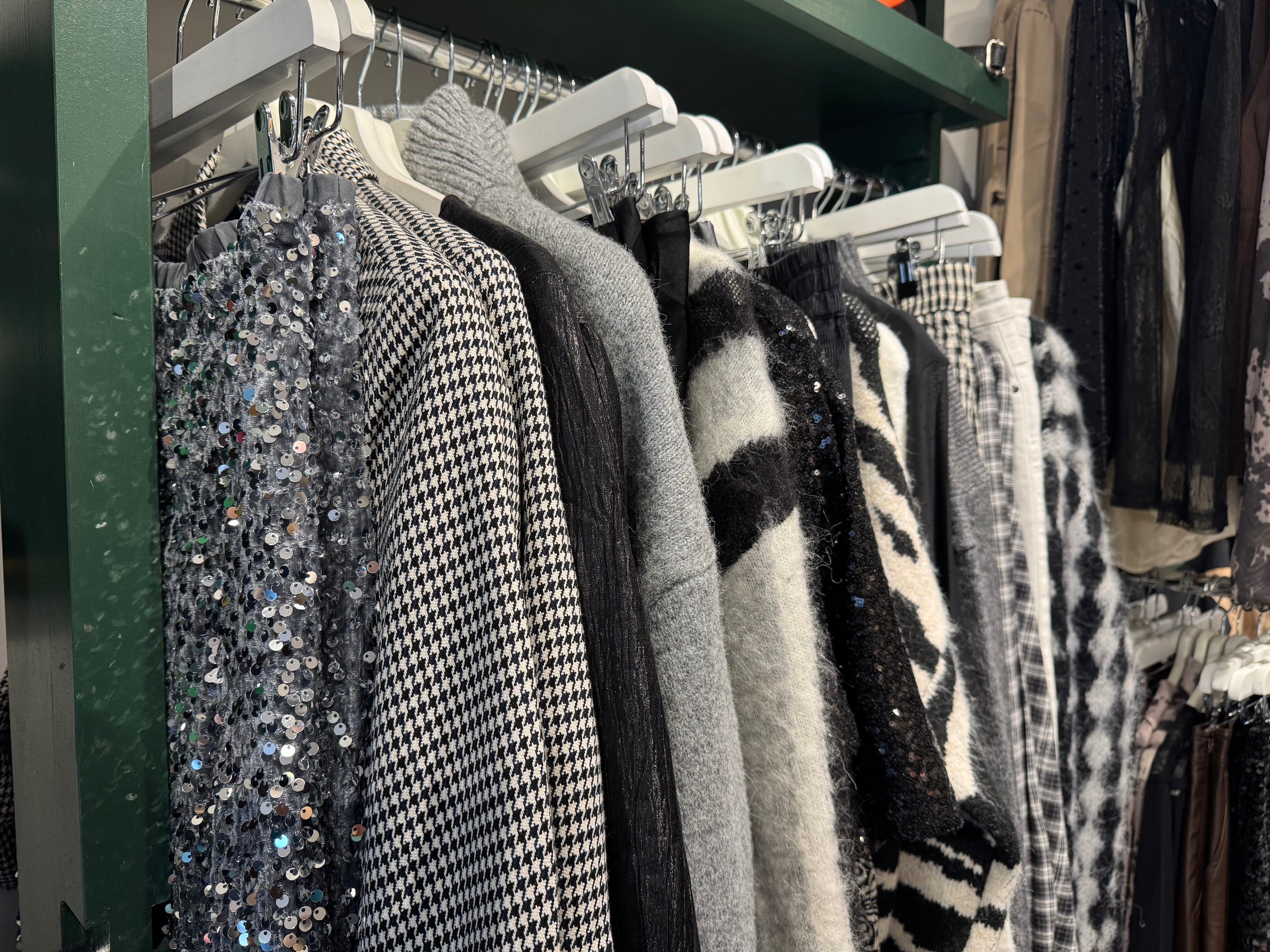 Llun o ddillad parti | Image of Partywear