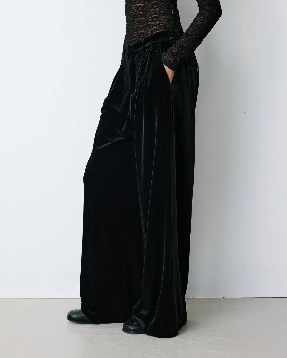 WIDE-LEG VELVET TAILORED PANTS BLACK BENSON