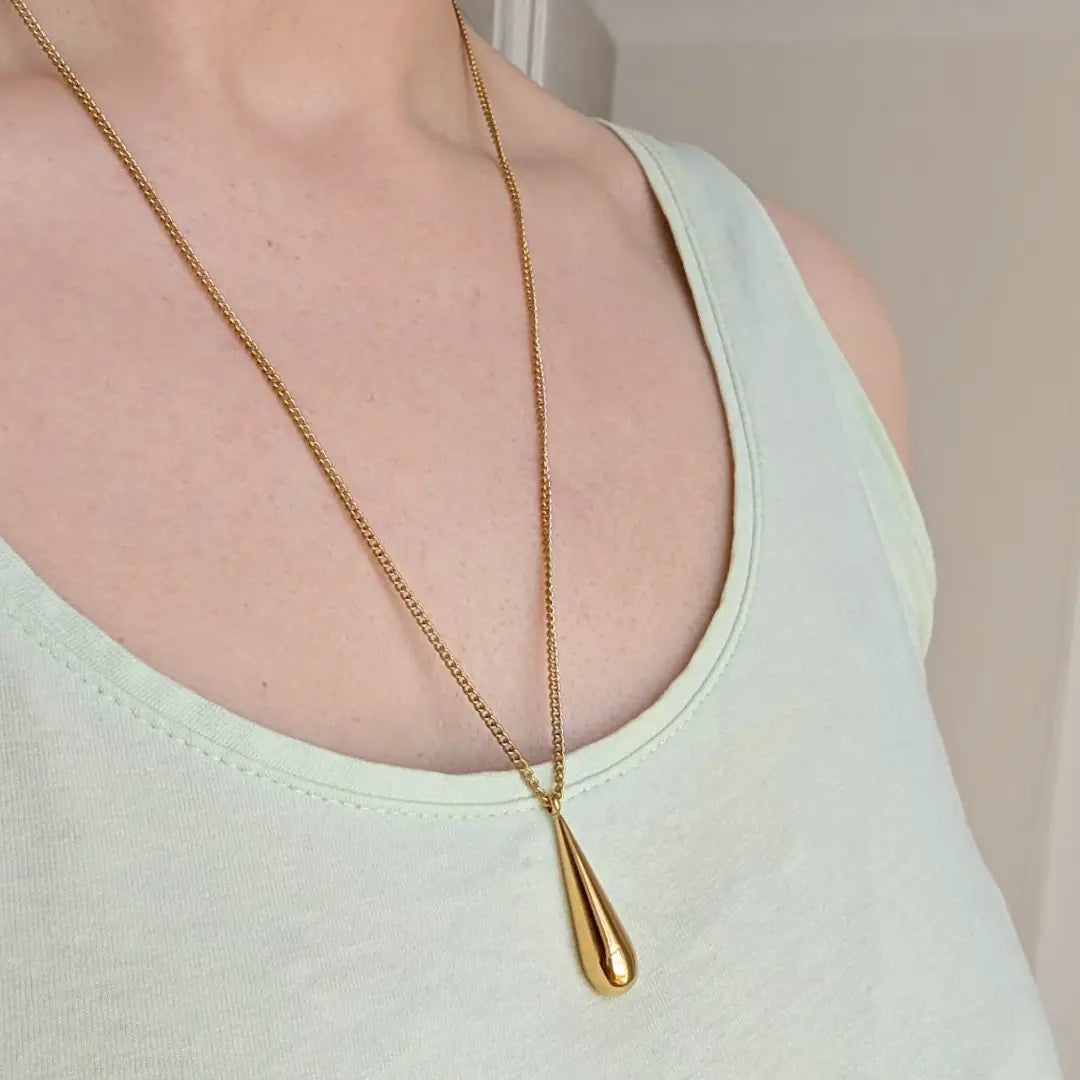 Everyday Gold Droplet Pendant Necklace