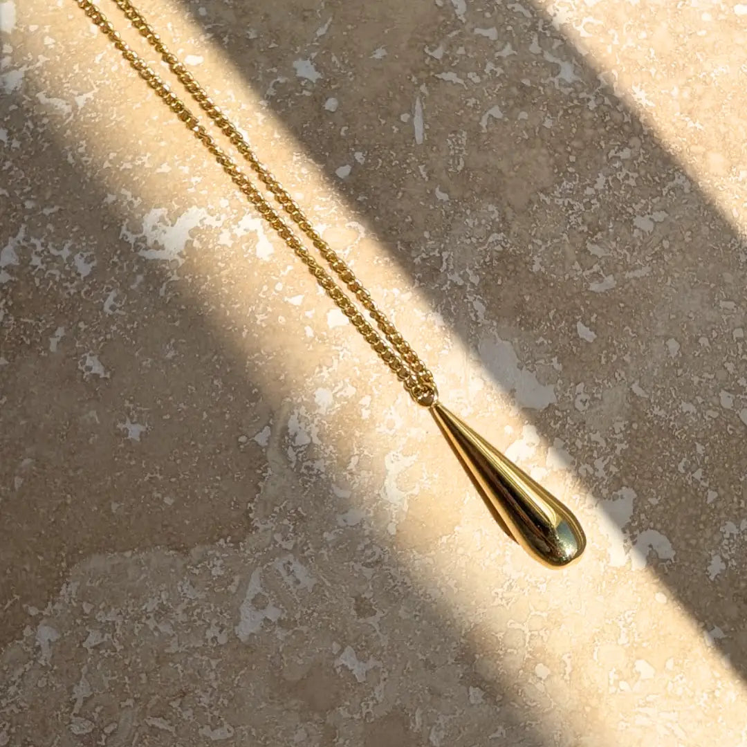 Everyday Gold Droplet Pendant Necklace