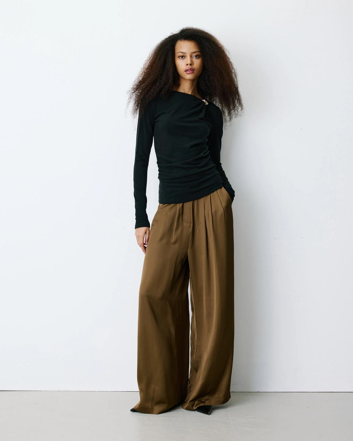 LONG-SLEEVE DRAPED TOP BLACK BIJOU