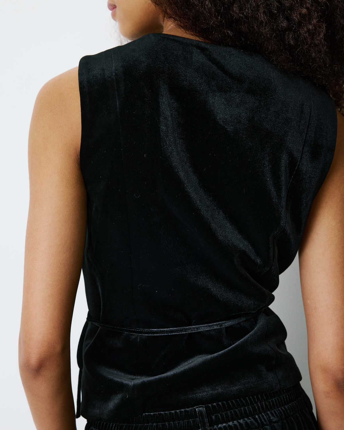 TIE-FRONT VELVET WAISTCOAT BLACK BENNY