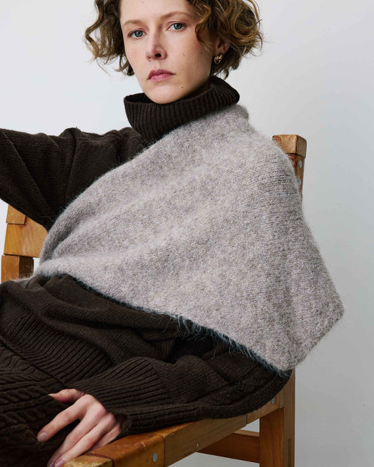 KNITTED TRIANGLE SCARF TAUPE BONNIE