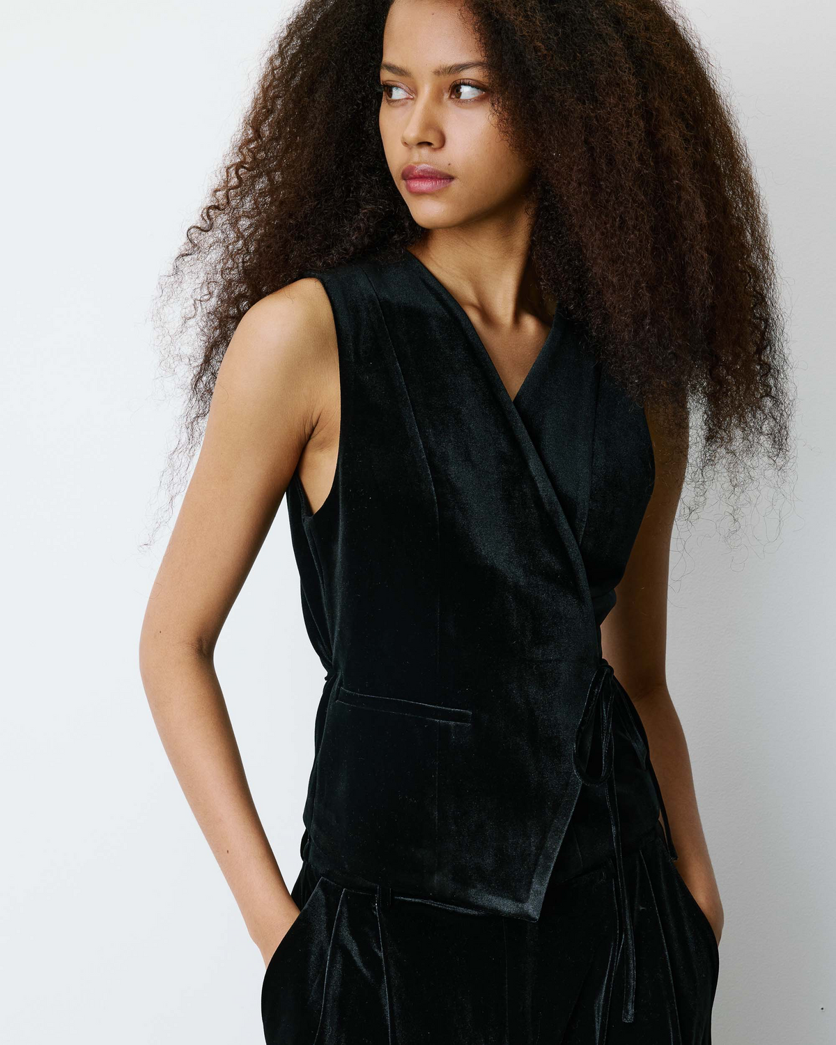 TIE-FRONT VELVET WAISTCOAT BLACK BENNY