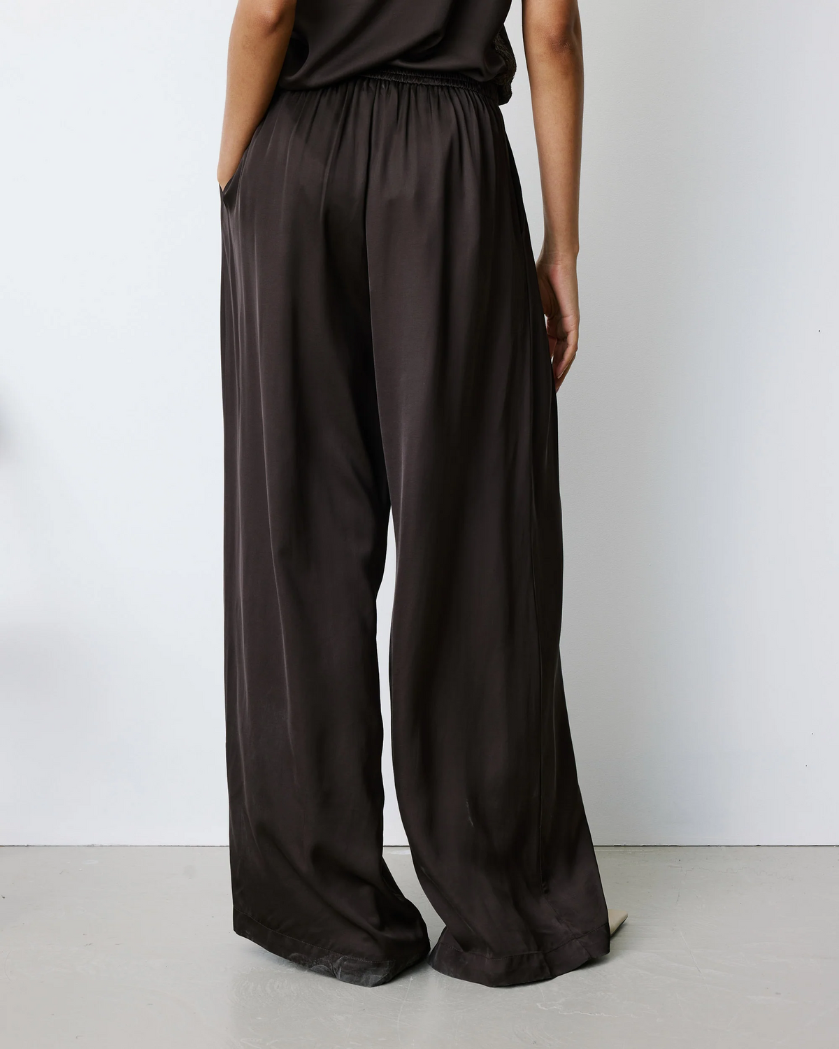 WIDE-LEG SATIN PANTS CHOCOLAT BARNABE